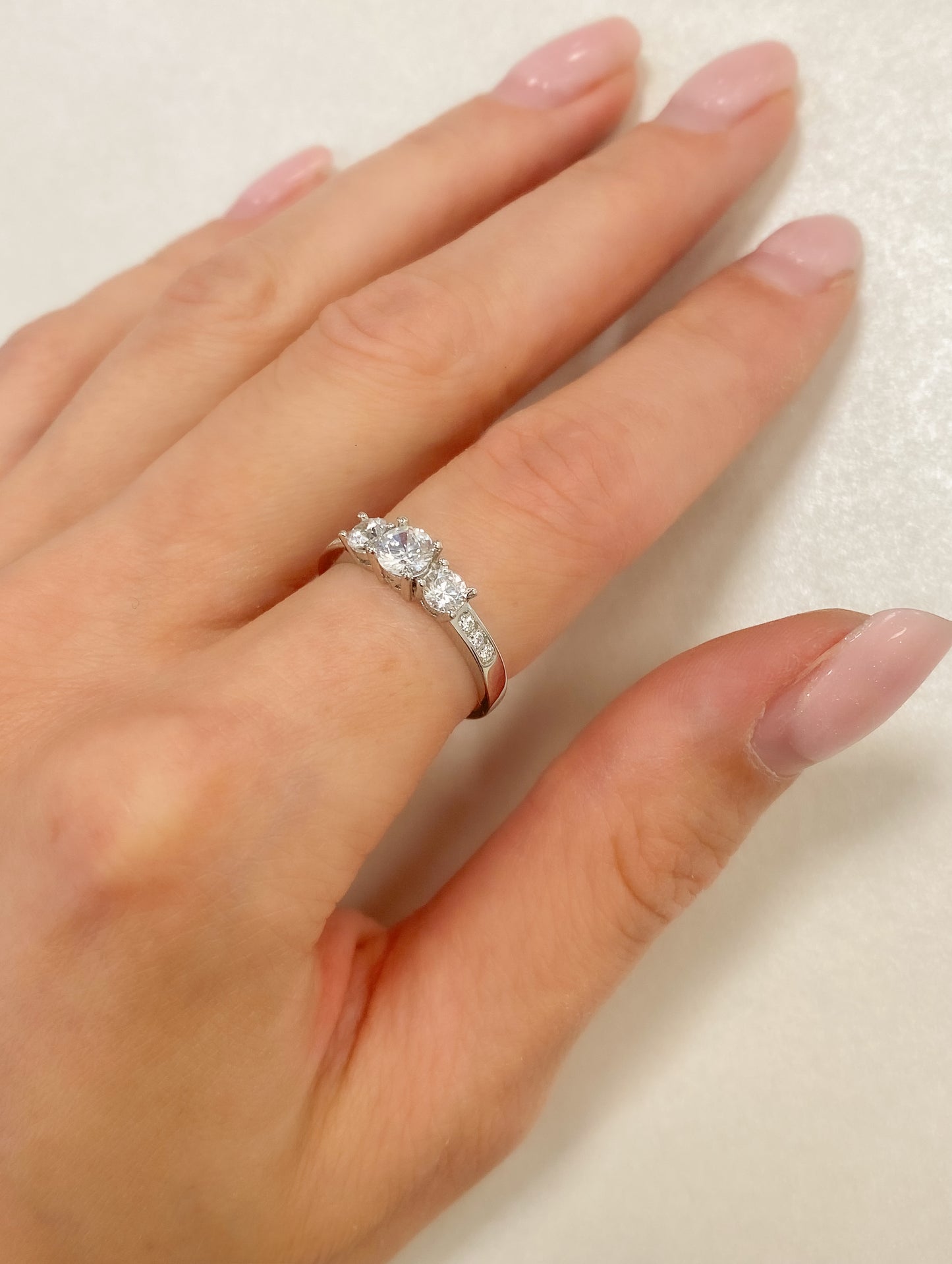 Sidabrinis rodžiuotas žiedas su cirkoniu