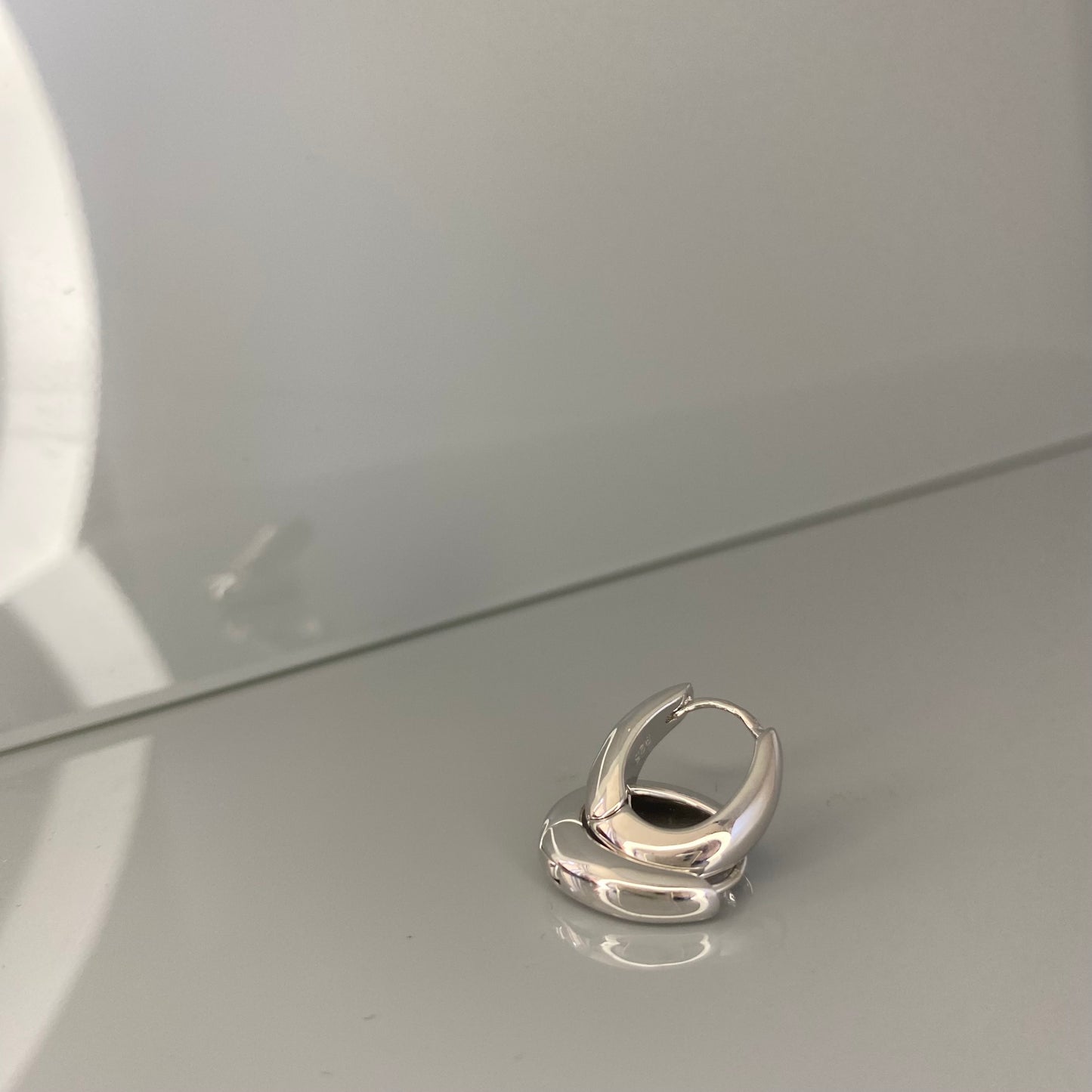 Sidabrinės rodžiuotos ovalios rinkutės