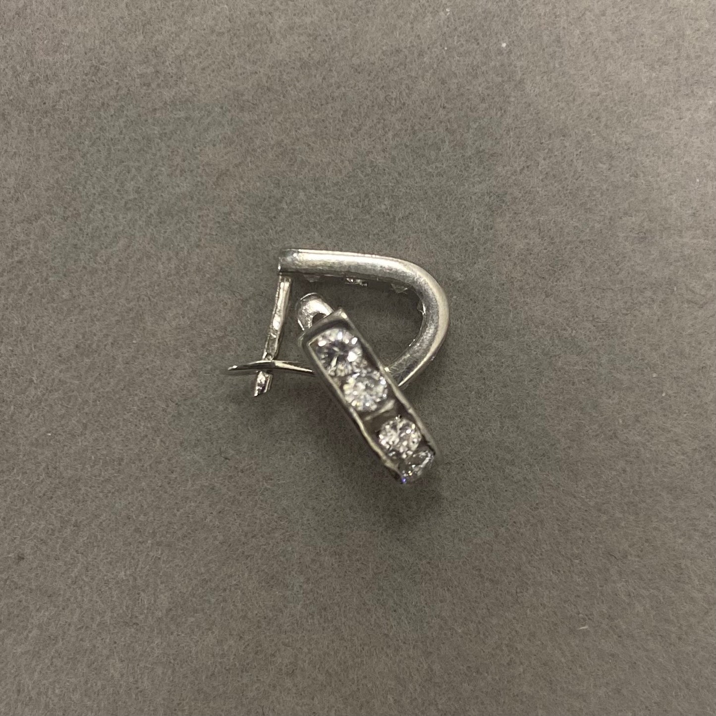 Sidabriniai rodžiuoti auskarai anglišku užsegimu