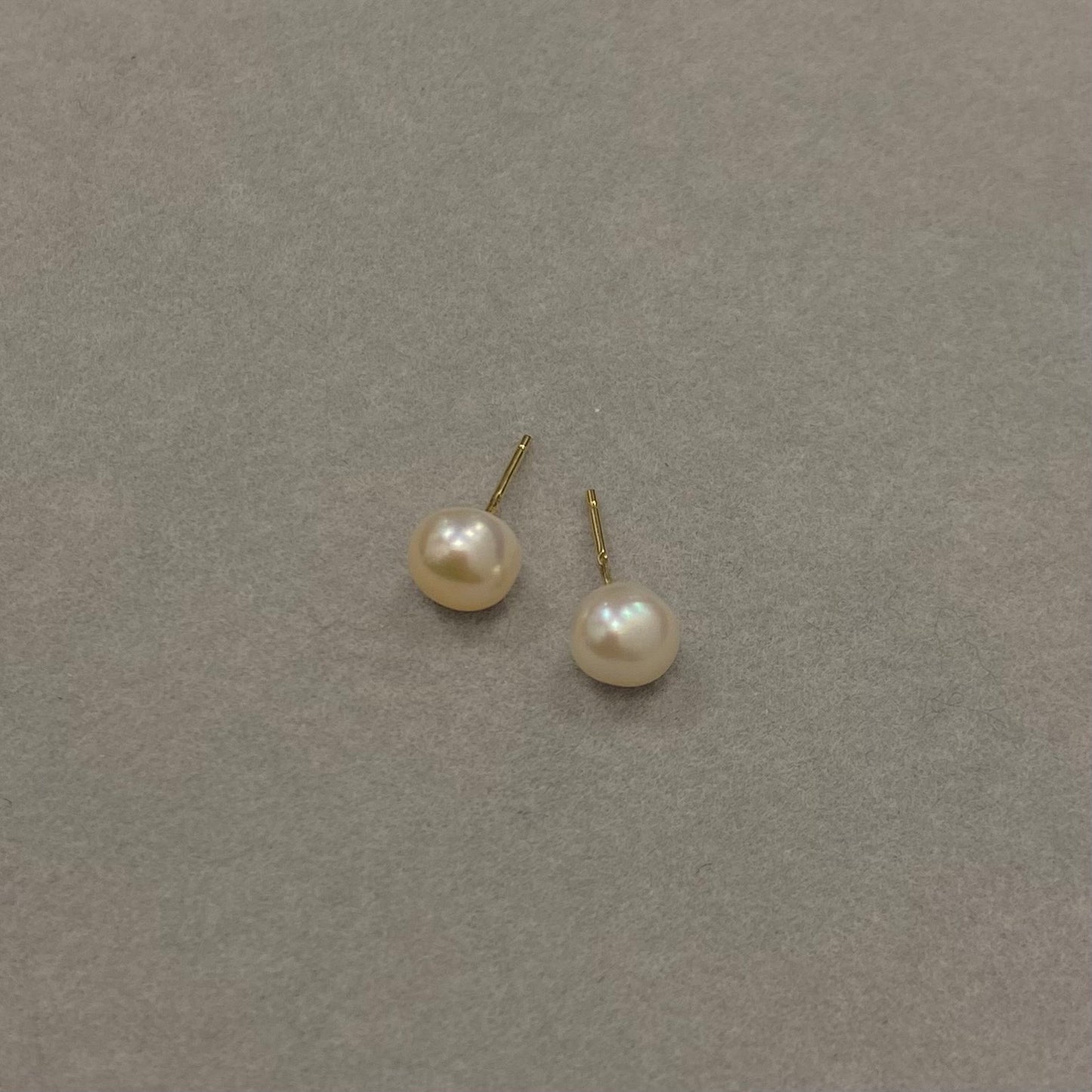 Sidabriniai auksuoti vinukai su persikiniu perlu