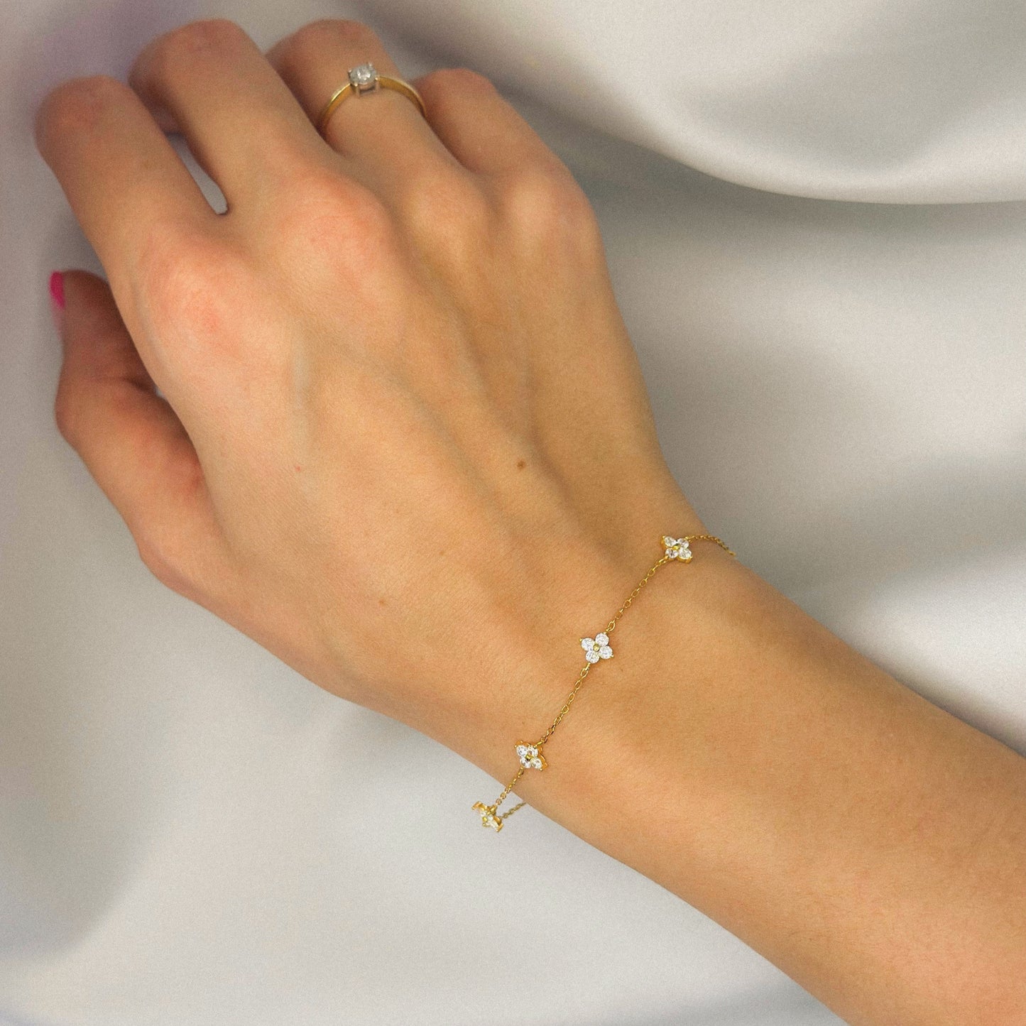 Sidabrinė auksuota apyrankė su cirkoniais "Gėlytės"