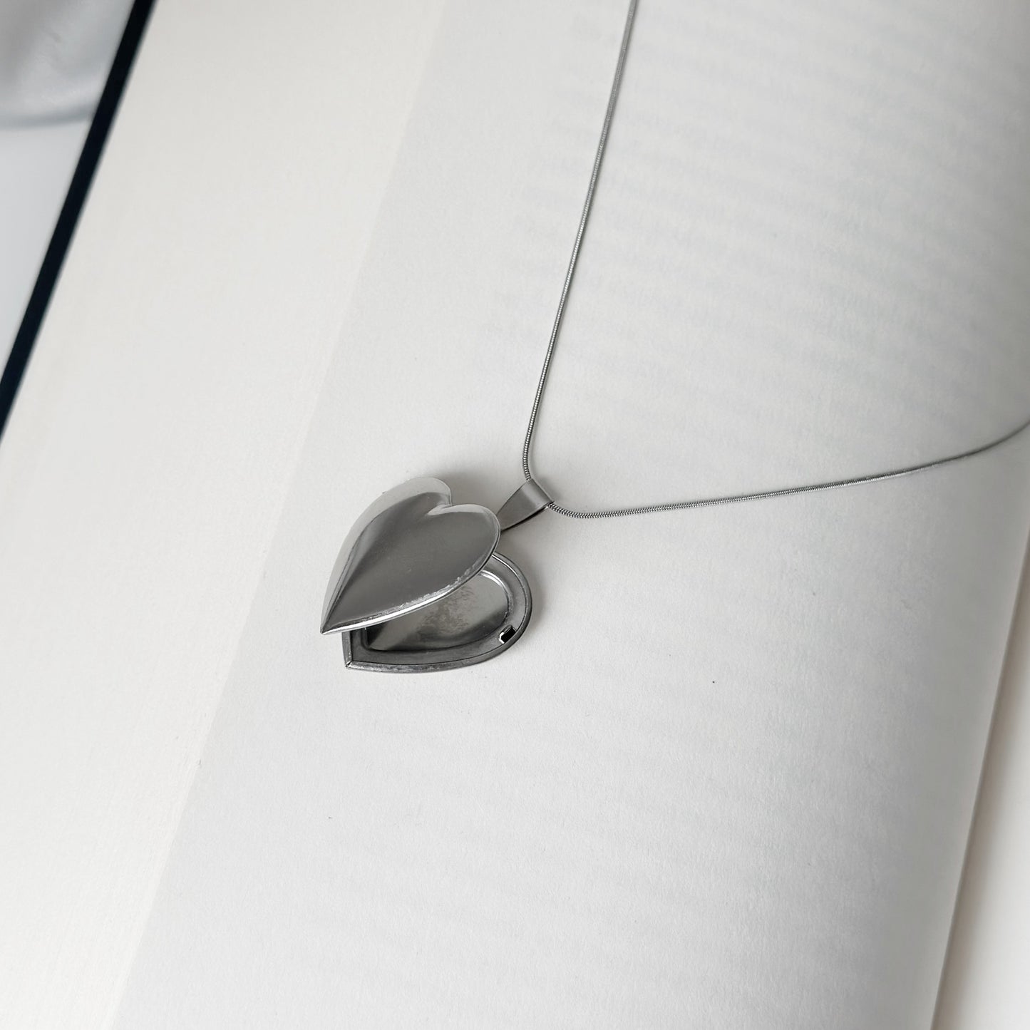 Atveriamas pakabukas „Heart“ su grandinėle