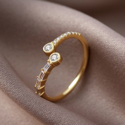 Sidabrinis auksuotas reguliuojamo dydžio žiedas su cirkoniais