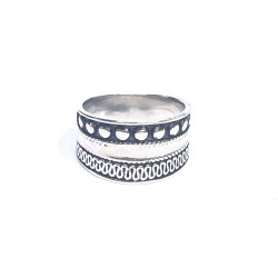 Platus sidabrinis žiedas su ornamentais