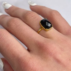 Sidabrinis auksuotas reg. dydžio žiedas su juodu cirkoniu