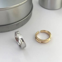 Sidabrinis auksuotas reg. dydžio žiedas