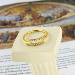 Sidabrinis auksuotas reg. dydžio žiedas su cirkoniais