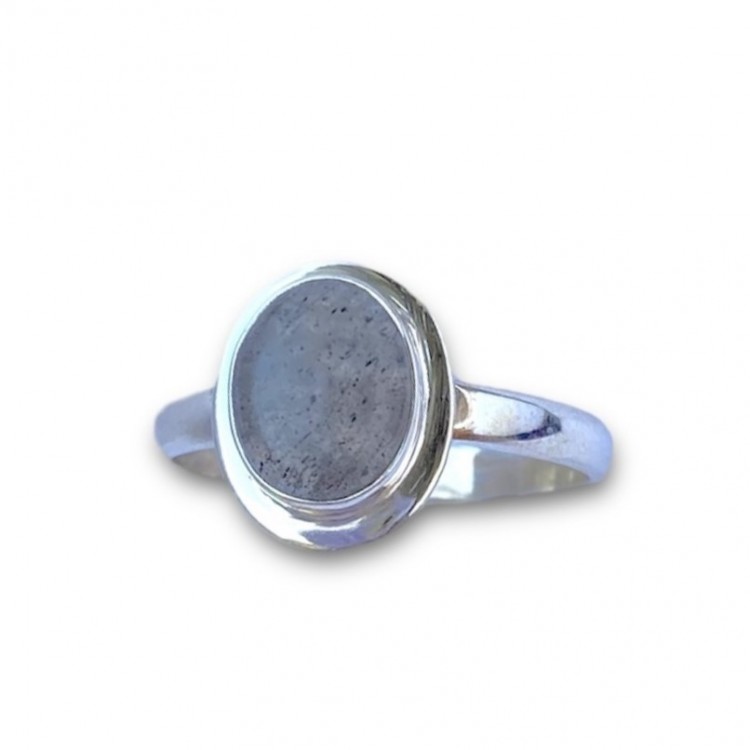 Sidabrinis žiedas su ovaliu labradorito akmeniu