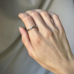 Sidabrinis rodžiuotas reg. dydžio žiedas su spalvotais cirkoniais