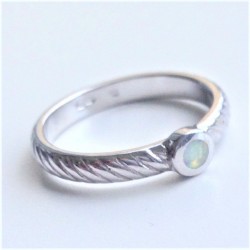 17 dydžio sidabrinis žiedas cirkonio kristalais 0521