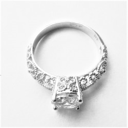 Puošnus ažūrinis sidabro žiedas su 7 mm kristalu