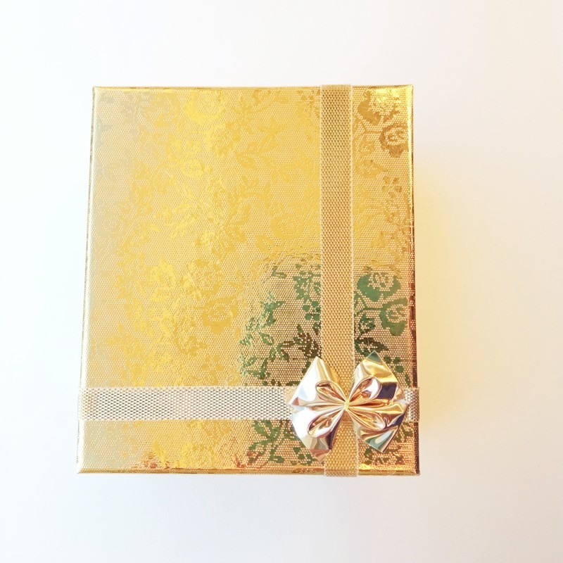9cm auksinės spalvos blizgi dovanų dėžutė