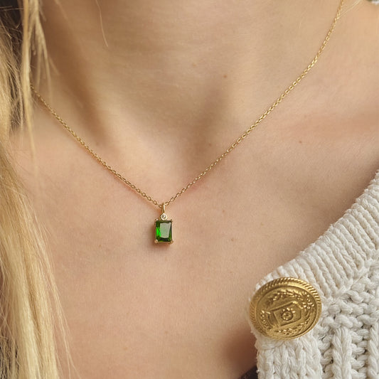 Sidabrinis pakabukas su žaliu cirkoniu ir grandinėle