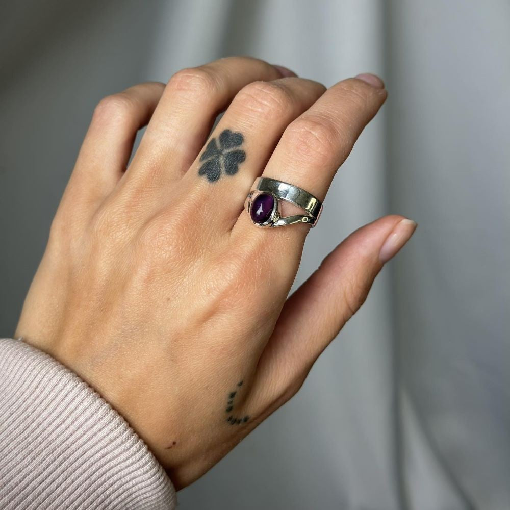 Sterling Silver Oval Amethyst Ring