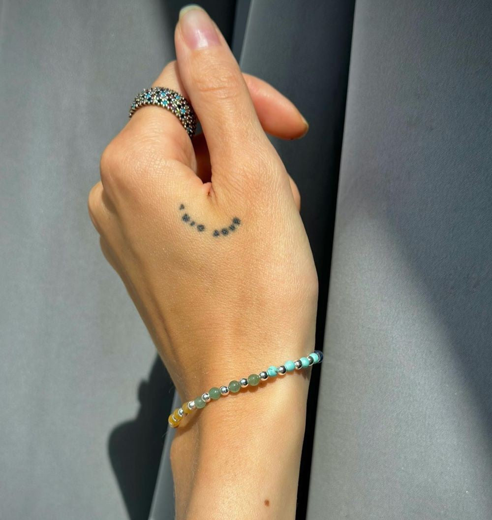 Apyrankė su 7 rūšių skirtingais akmenukais ir sidabro karoliukais