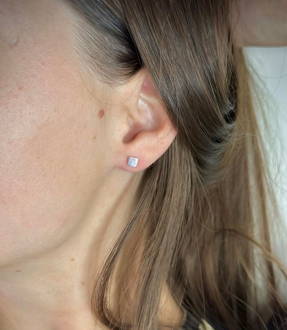 Sidabriniai kvadratiniai auskarai