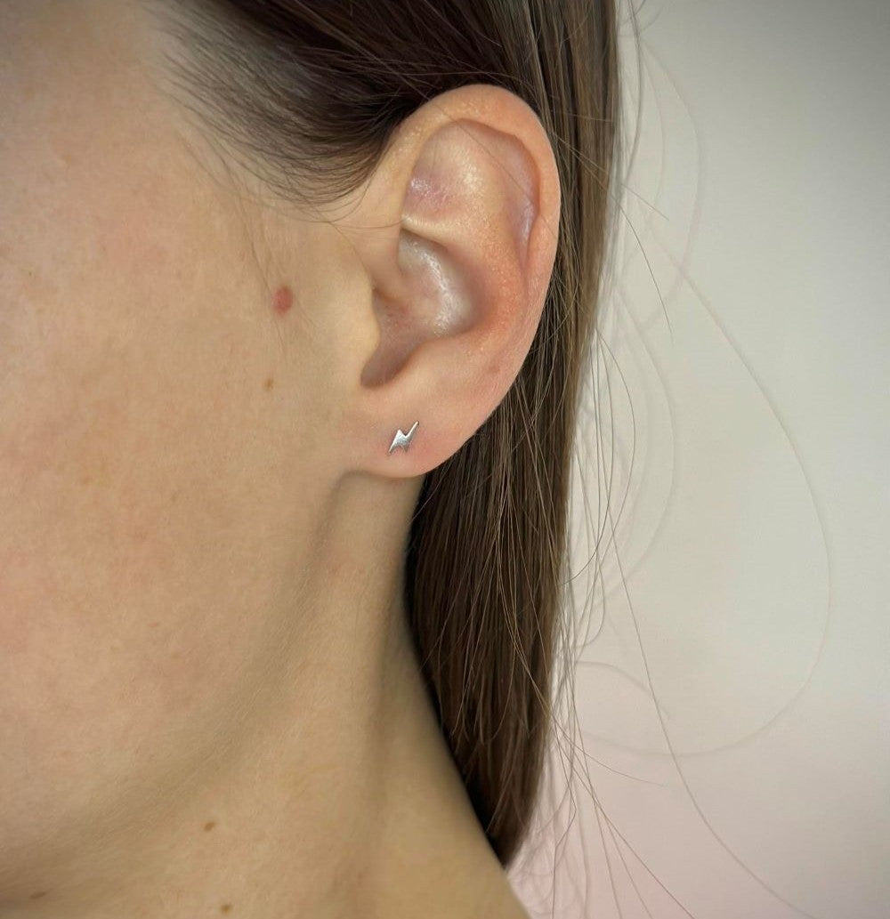 Sidabriniai maži auskarai