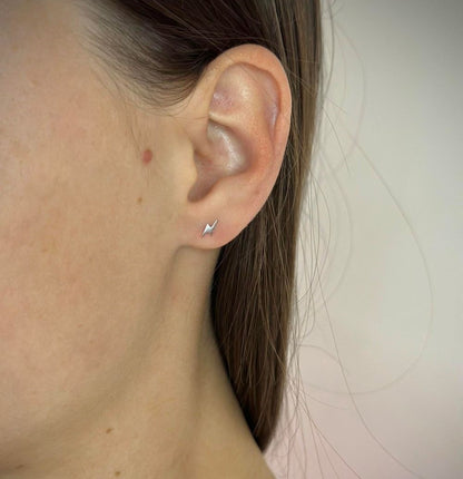 Sidabriniai maži auskarai