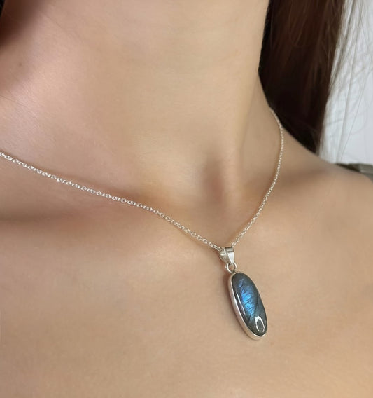 Sterling Silver Oval Labradorite Pendant Necklace