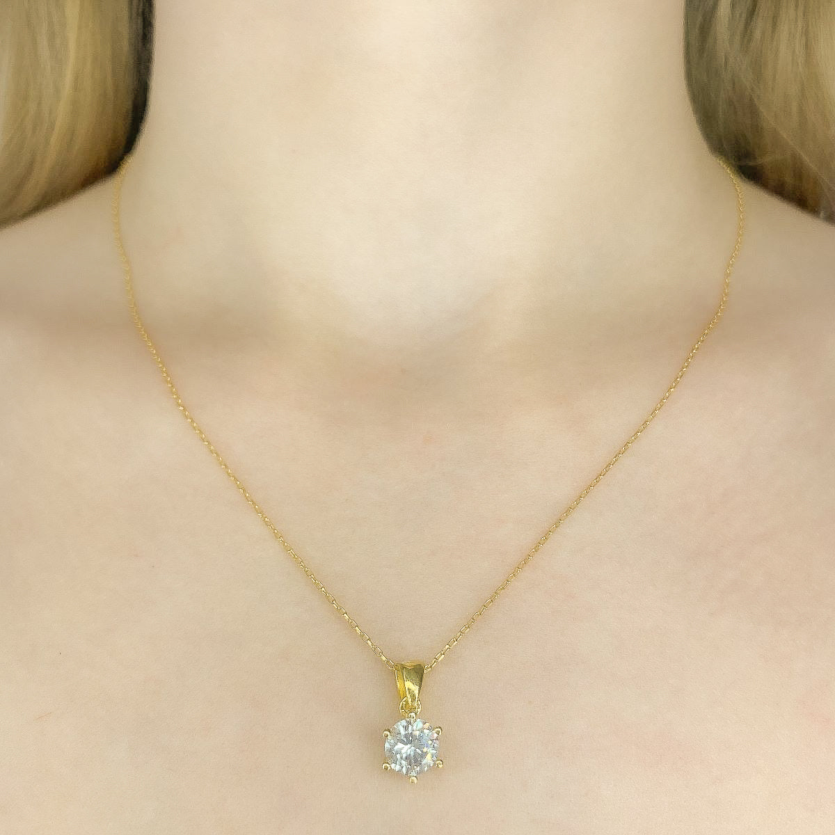 Sidabrinis pakabukas su cirkonio akute ir grandinėle