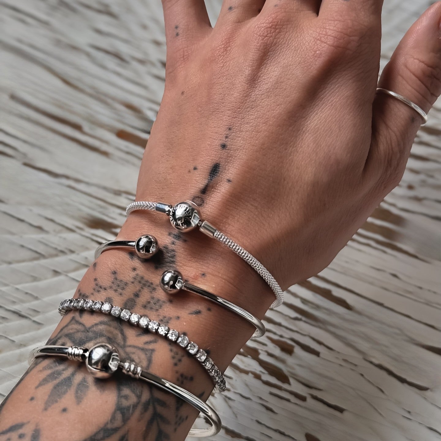 Sidabrinė rodžiuota apyrankė