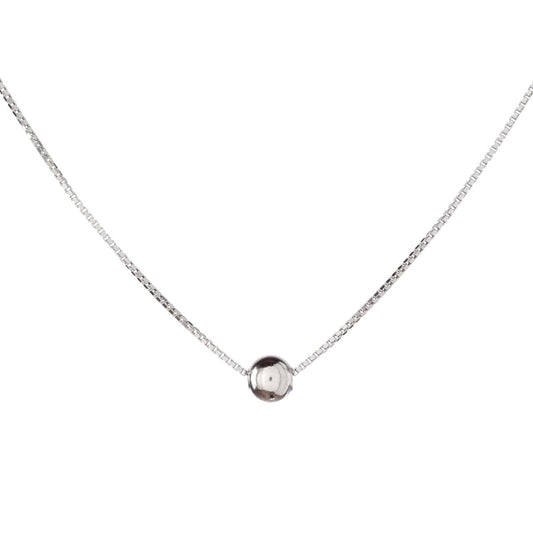 Sidabrinis rodžiuotas minimalistinio stiliaus burbuliukas su grandinėle