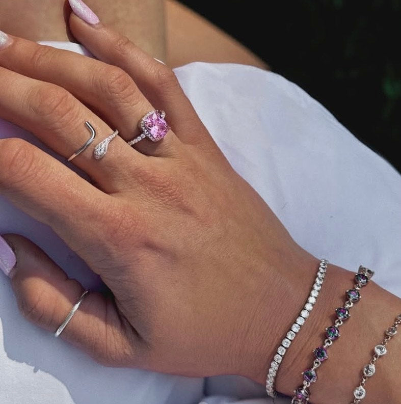 Sidabrinis rodžiuotas žiedas su rožiniu cirkoniu