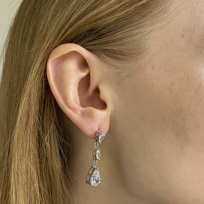 Sidabriniai rodžiuoti kabantys auskarai su cirkoniais