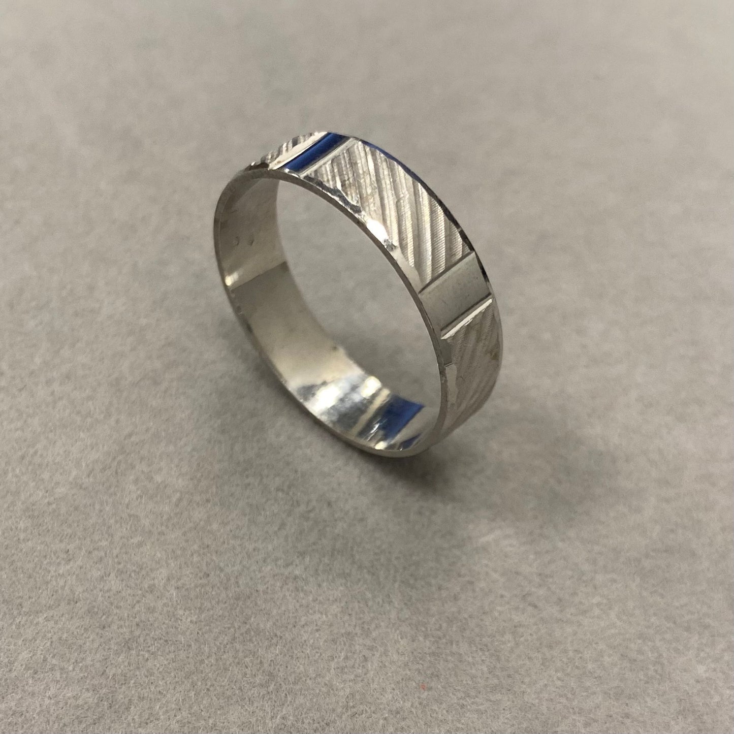 Sidabrinis rodžiuotas 6mm pločio žiedas