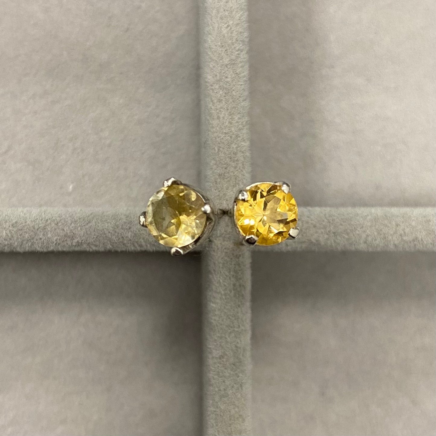 Sidabriniai vinukai su citrino akmeniu