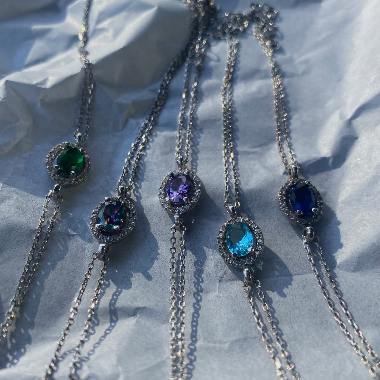 Sidabrinė rodžiuota apyrankė su ovaliu žydru cirkoniu