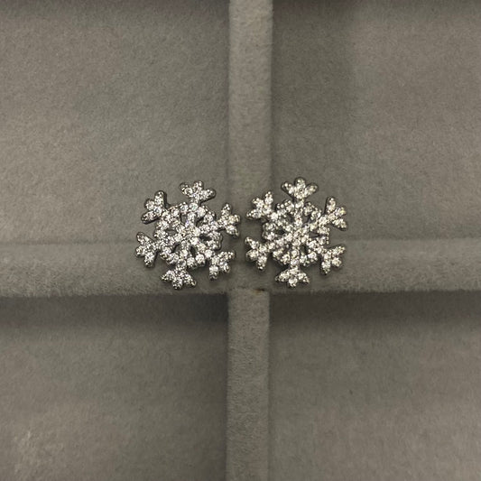 Sidabriniai rodžiuoti auskarai "Snaigės"