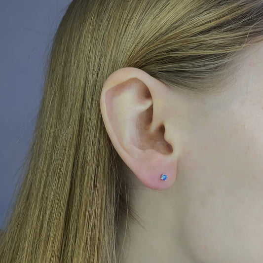 Sidabriniai vinukai su mėlynu cirkoniu