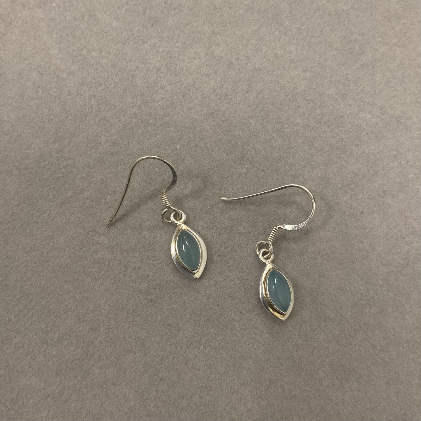 Sidabriniai auskarai su chalcedono akmeniu