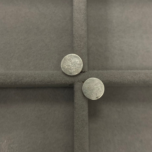 Sidabriniai apvalūs vinukai