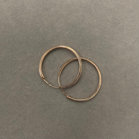 Sidabrinės paauksuotos briaunuotos rinkutės