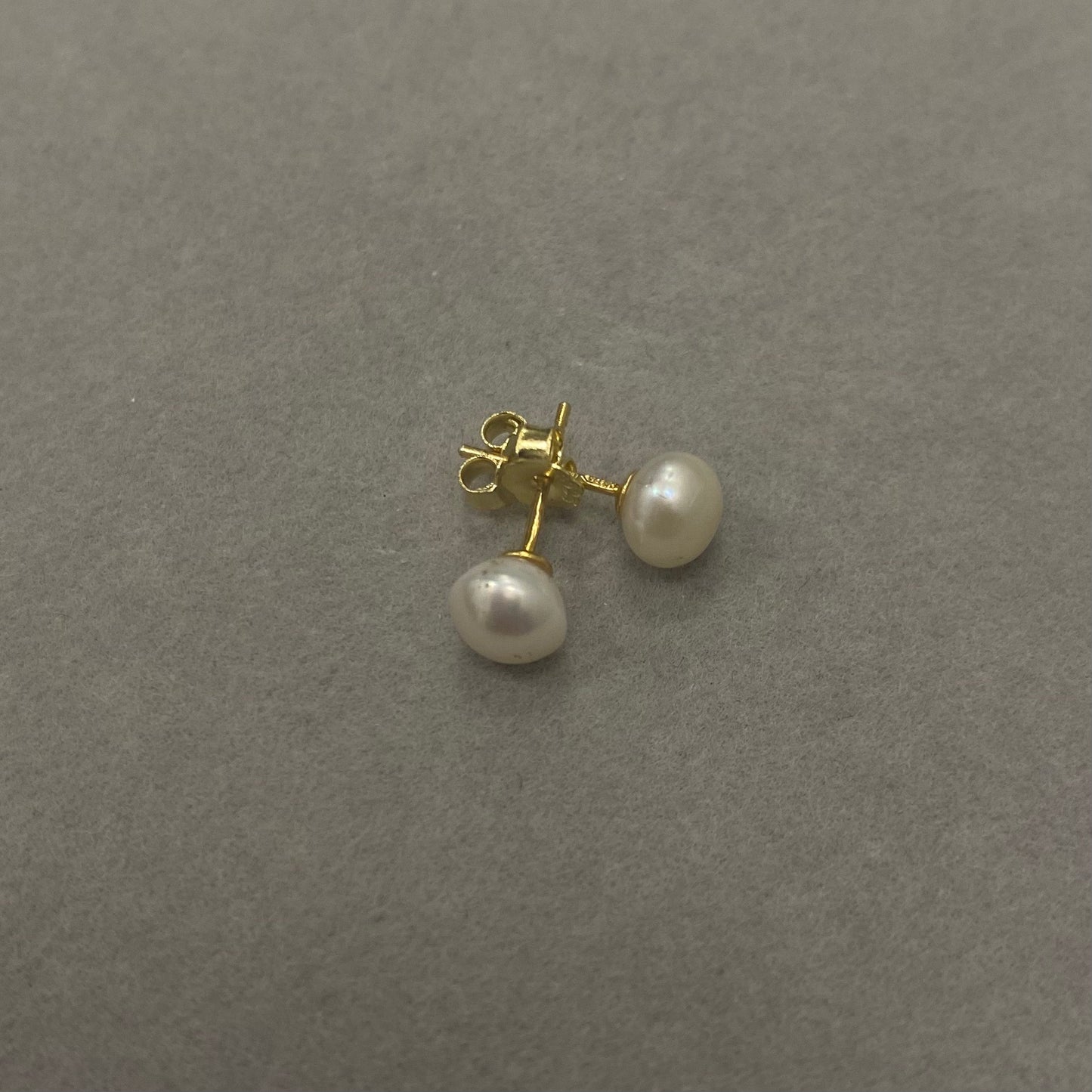 Sidabriniai auksuoti vinukai su perlu