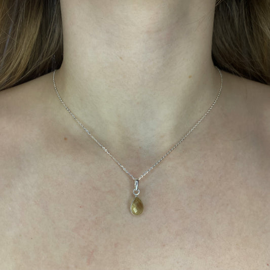 Sidabrinis pakabukas su lašo formos citrininiu kvarcu ir grandinėle