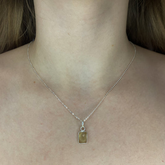 Sidabrinis pakabukas su citrininiu kvarcu ir grandinėle