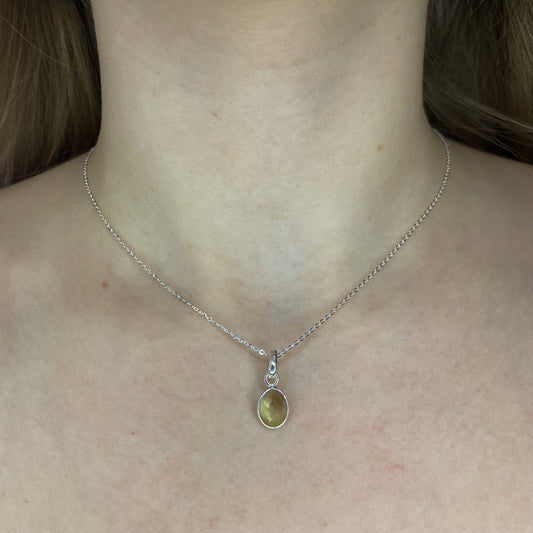 Sidabrinis pakabukas su ovaliu citrininiu kvarcu ir grandinėle