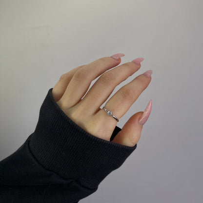 Plieninis žiedas su įvairiaspalviais cirkoniais