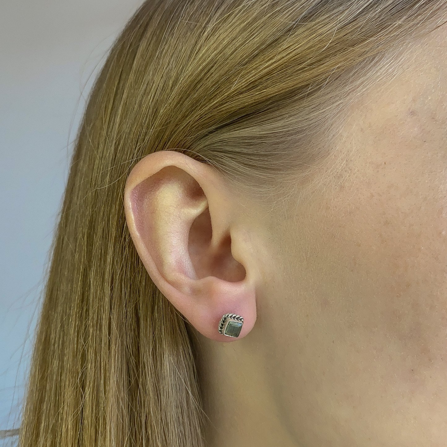 Labradoritas ¦ sidabriniai auskarai su kvadratiniu labradorito akmeniu