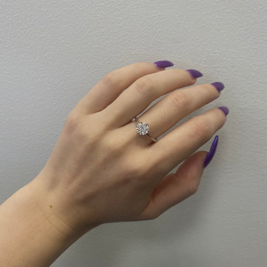 Sidabrinis rodžiuotas žiedas su cirkonio akute