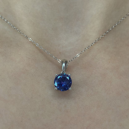 Sidabrinis rodžiuotas pakabukas su violetiniu cirkoniu ir grandinėle