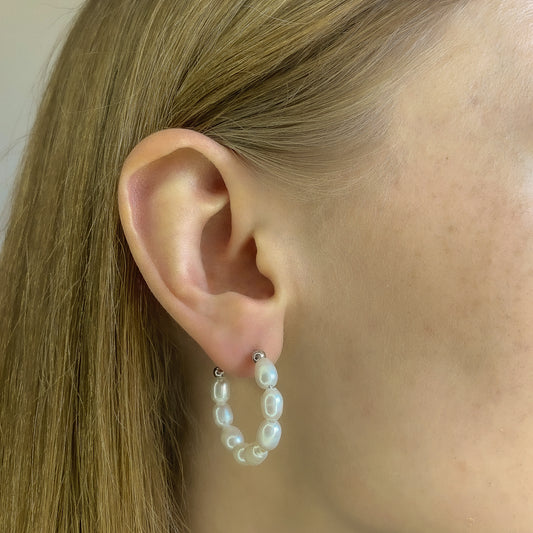 Sidabrinės rodžiuotos rinkutės su tikrais perlais