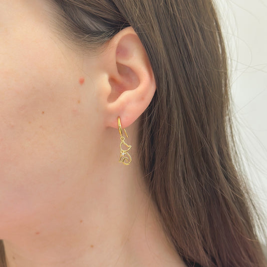 Sidabriniai auksuoti kabantys katinėliai su cirkoniu