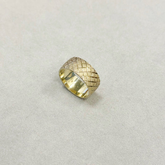 Sidabrinis auksuotas 8mm žiedas blizgančiu paviršiumi