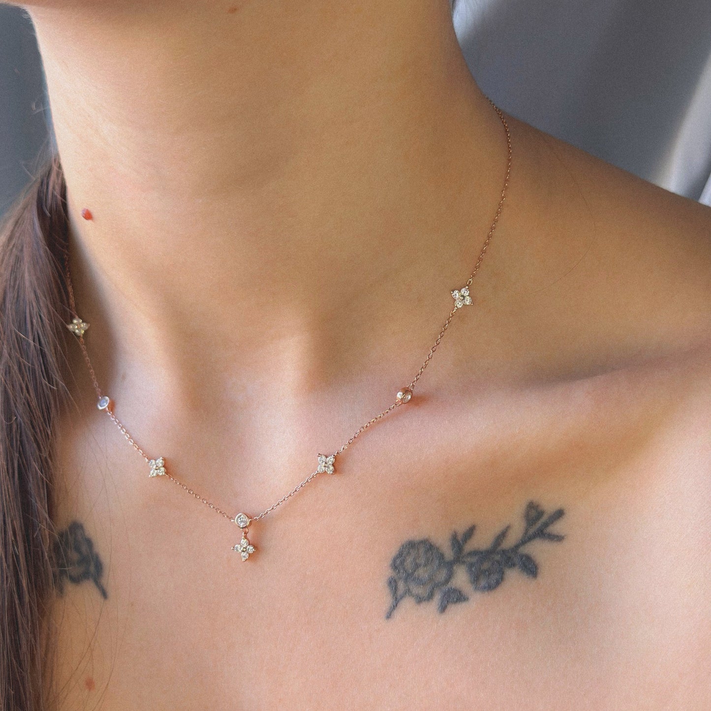 Sidabrinis pakabukas "Gėlytės" su cirkoniais ir grandinėle