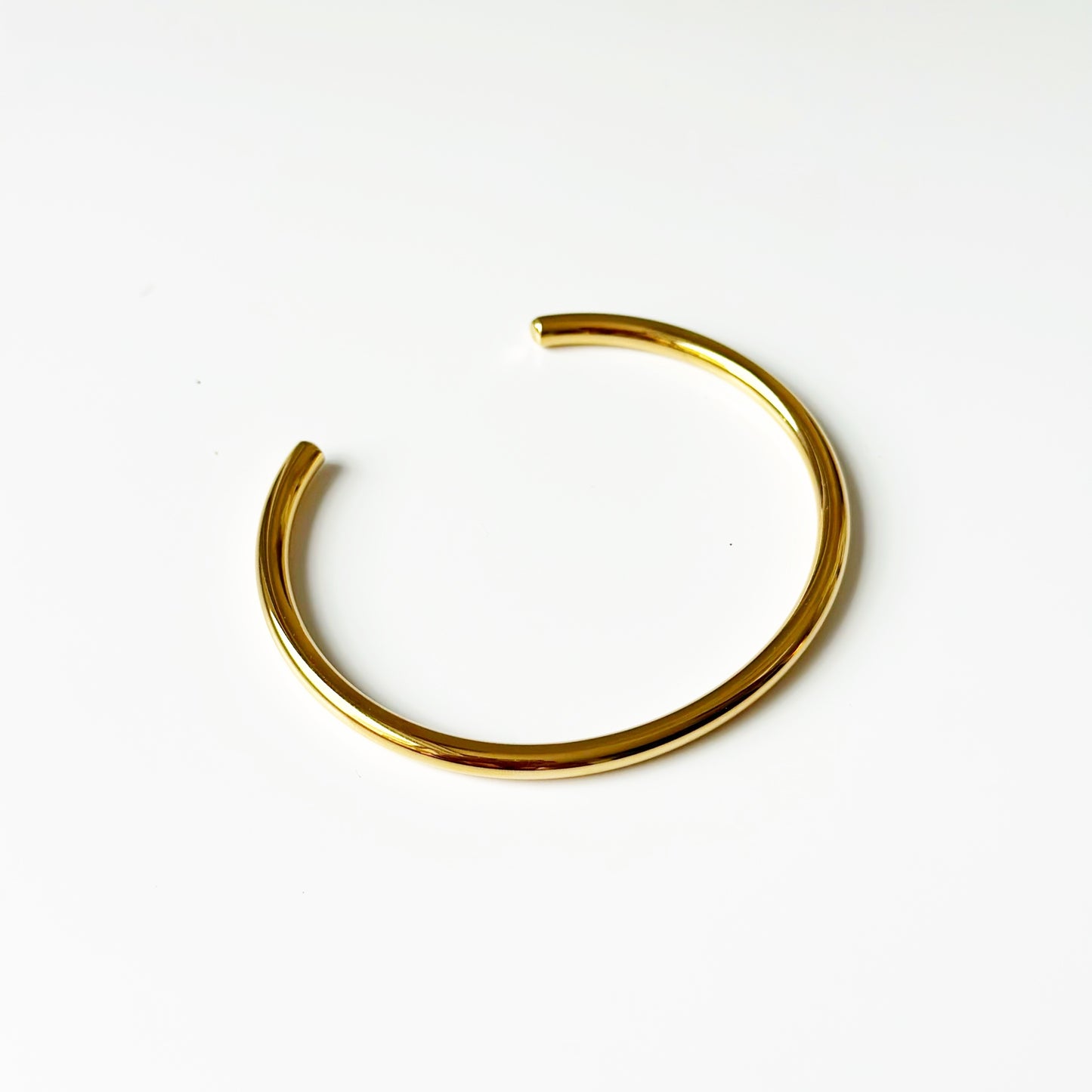 16g auksuota apyrankė "Essential"