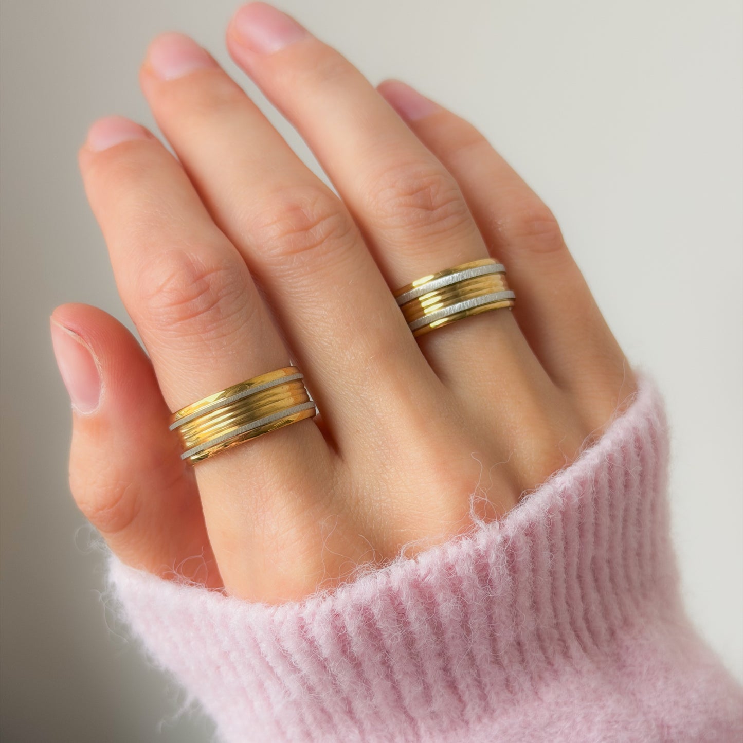 Auksuotas 8mm pločio žiedas „Gold & Steel“